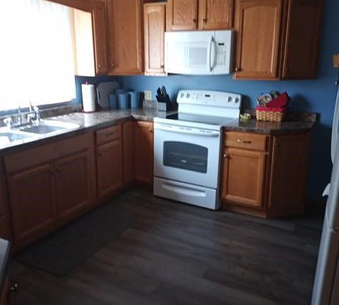 3rd image of 28 Elm Ave