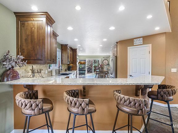 5th image of 4124 N Meadow Ridge Cir