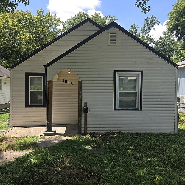 3 bed, 1.0 bath, 840 sqft, $1,200 — Photo 2