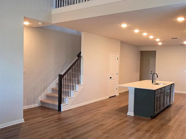 221 Travis Ln — Photo 6