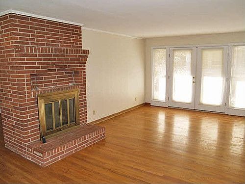 2nd image of 3696 Ashwood Dr SE