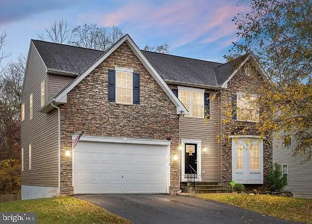 5 bed, 3.5 bath, 3429 sqft, $2,900 — Photo 1