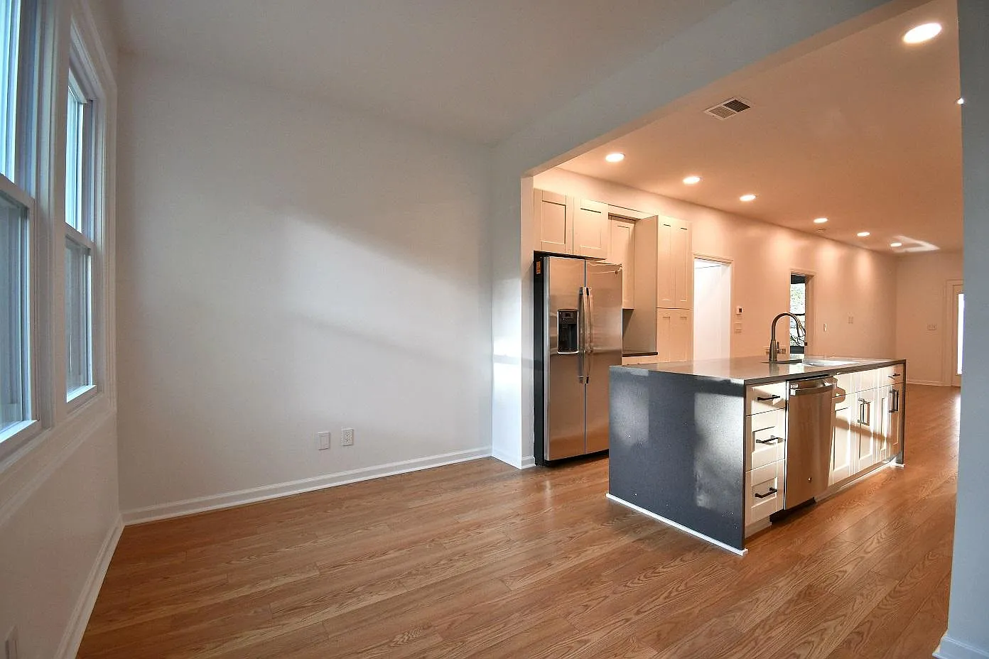 3 bed, 1200 sqft, $4,200 — Photo 3