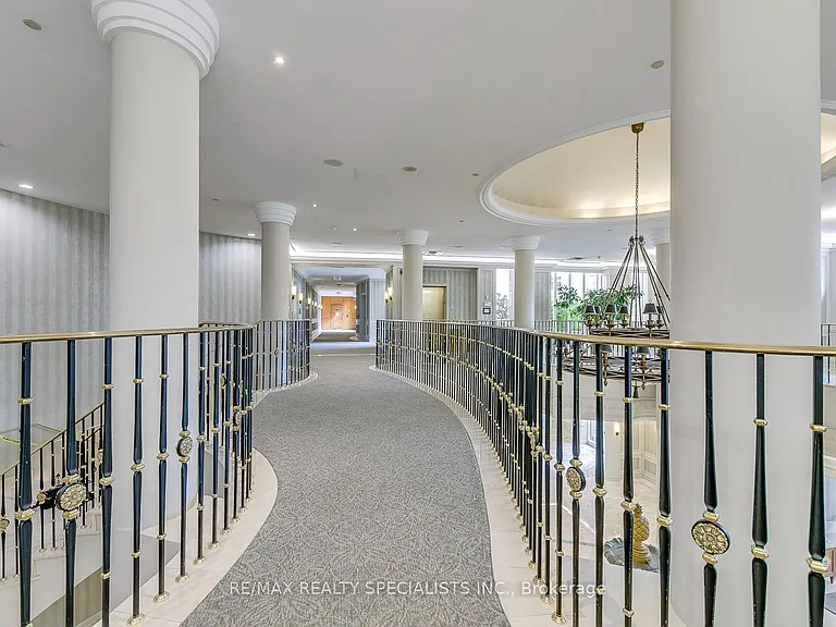 25 Kingsbridge Garden Cir W #924 — Photo 7