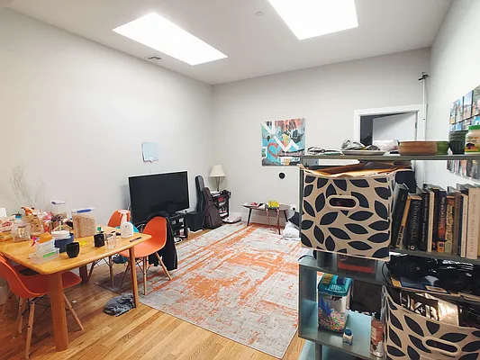 Rented by Manhattan Management LLC | media 6