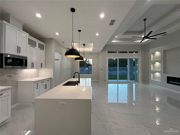 4th image of 1017 N Buxton Ave