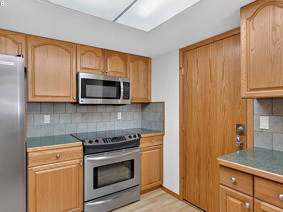 3rd image of 10925 SW 58th Ave