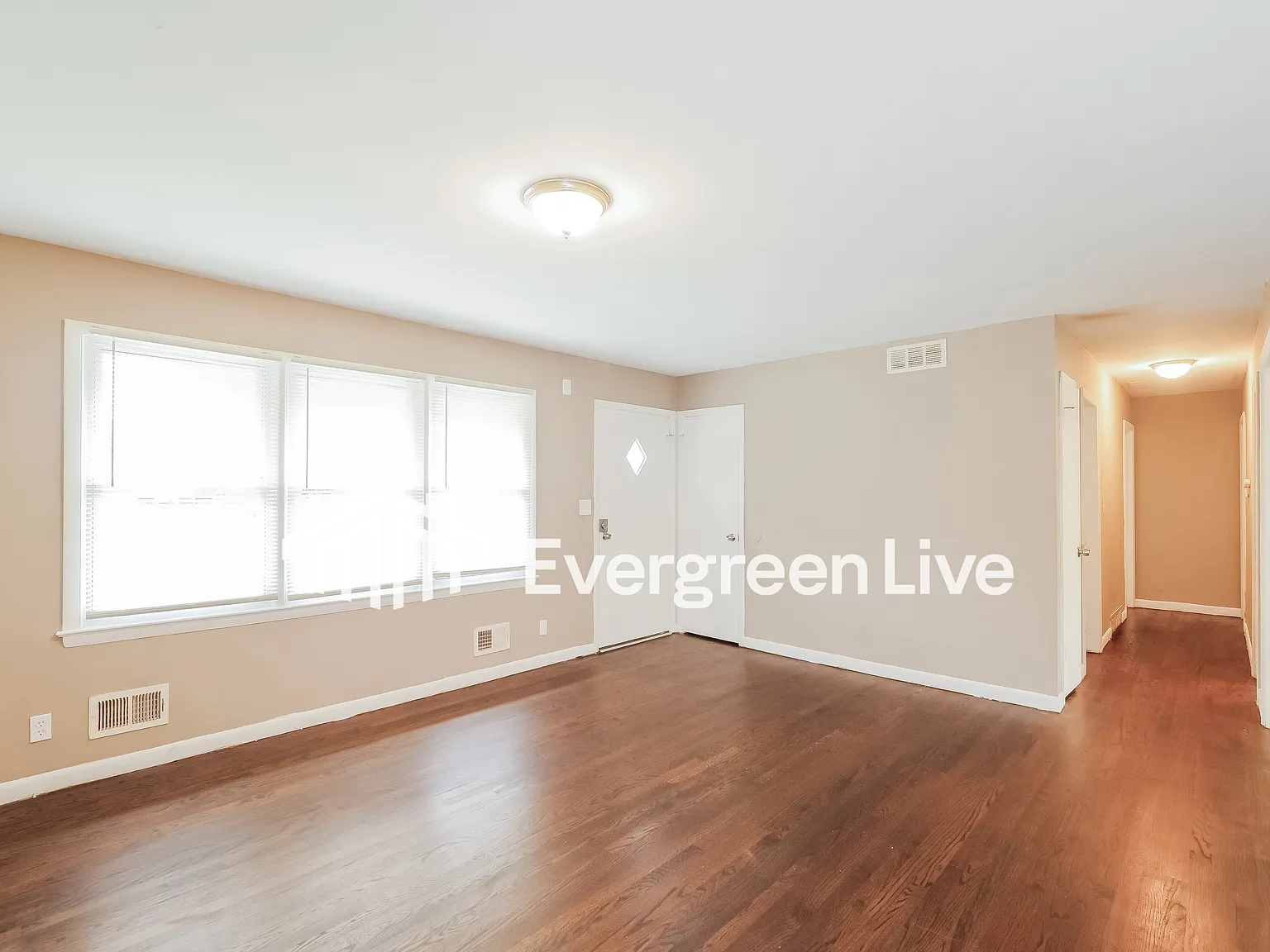 3 bed, 2.0 bath, 960 sqft, $1,545 — Photo 4