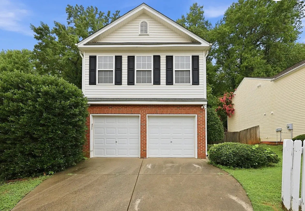 3 bed, 2.5 bath, 1370 sqft, $1,995 — Photo 1