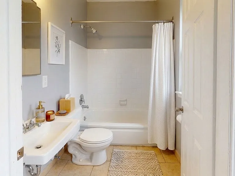 6460 Wyandotte St E #A — Photo 6