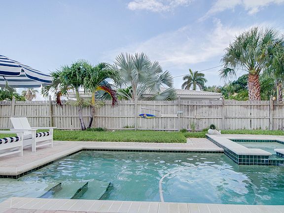 4th image of 2102 Bayshore Dr