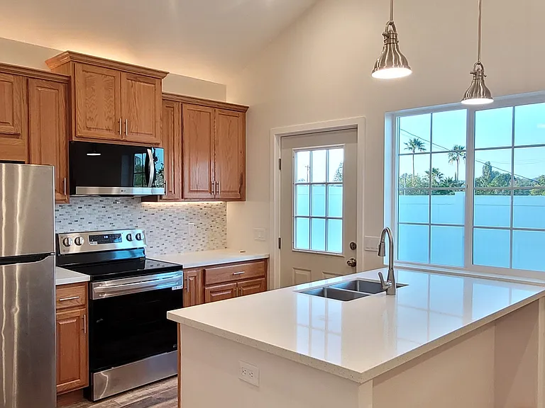 121 W Janss Rd — Photo 5