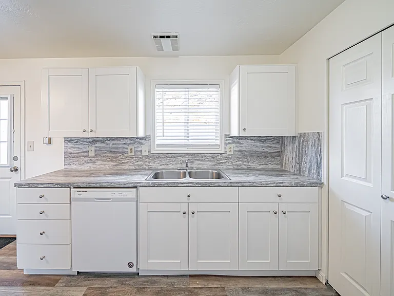 2022 W Broadway St #2022 — Photo 10