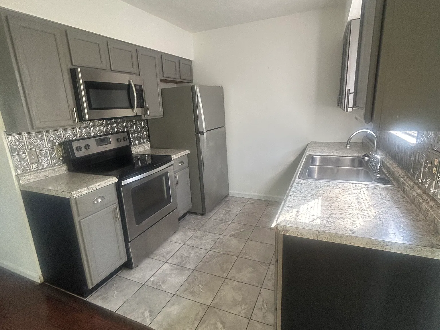 E 13th St, Belle — Photo 4