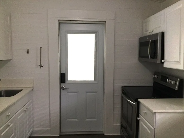 725 Southard St — Photo 12