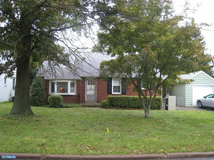 2nd image of 327 Lancaster Ave