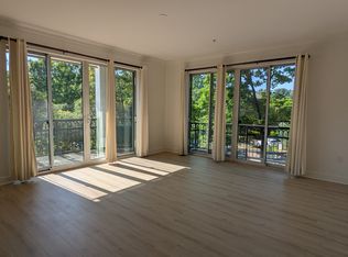 196 SE Spokane St APT 101, Portland, OR 97202