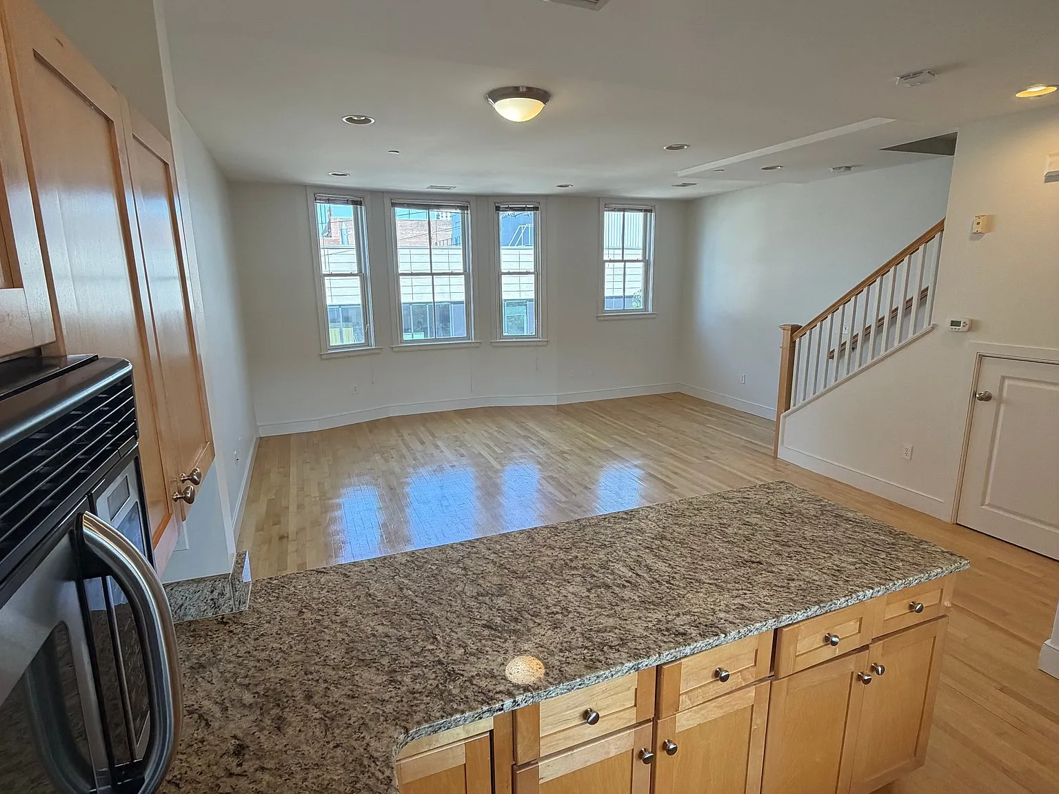 2 bed, 2.5 bath, $4,083 — Photo 2