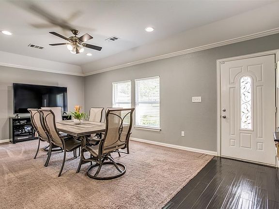 3rd image of 841 Vince Ln