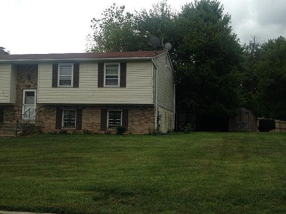 3rd image of 715 Castlewood Pl
