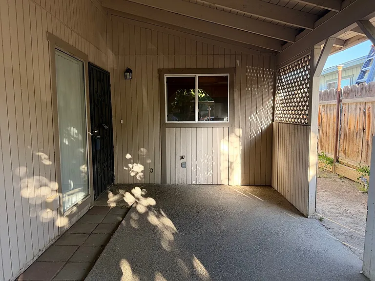 665 S Coalinga St — Photo 2