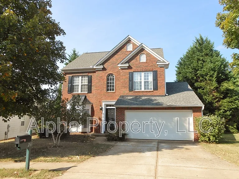 261 Highgate Cir — Photo 1