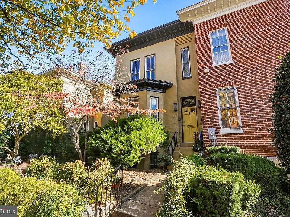 1st image of 101 6th St NE