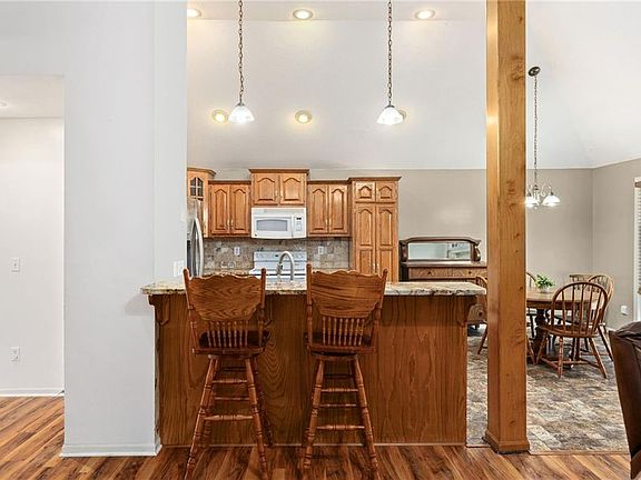 3rd image of 15795 Meadow Ct