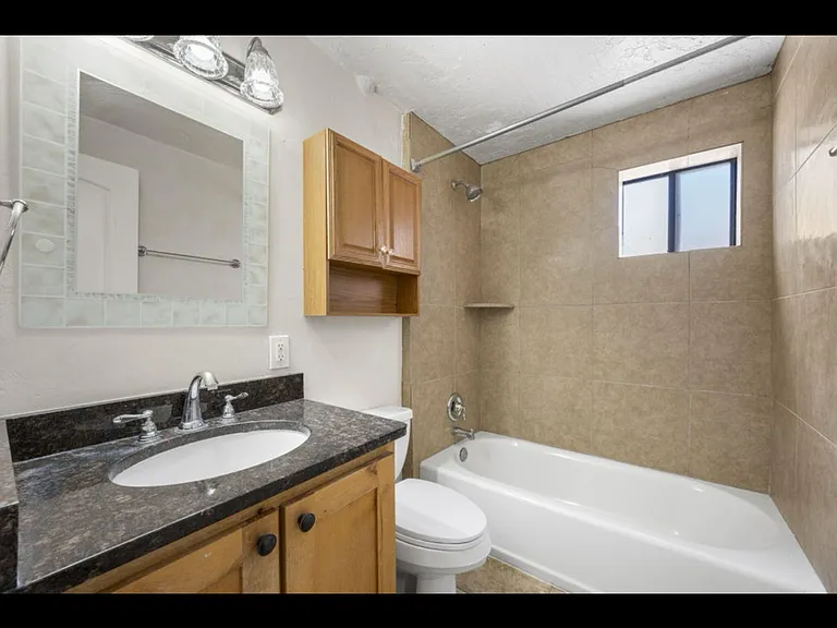 461 W Diagonal St — Photo 5
