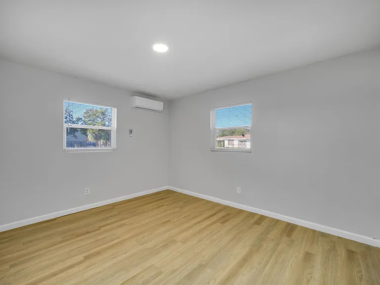 5106 E Columbus Dr — Photo 9