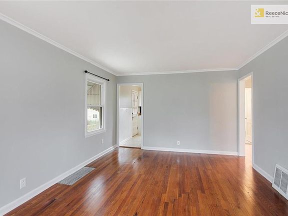 3rd image of 608 W 86th St
