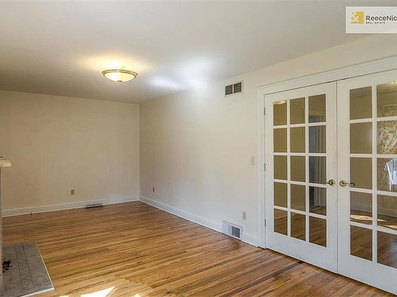 5th image of 1809 S Cedar Ave
