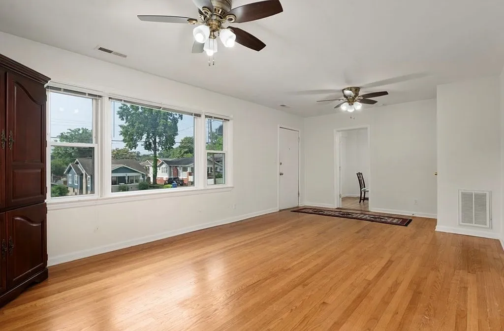 3 bed, 1560 sqft, $1,900 — Photo 4