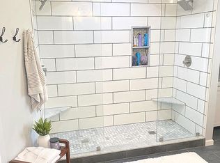 24 Honeysuckle Dr, Marietta, PA 17547