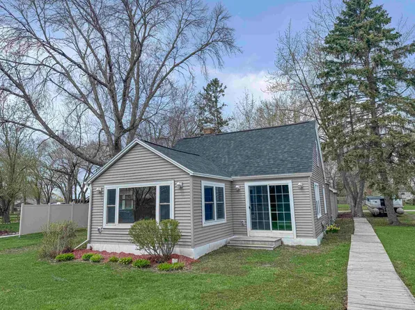 2953 Shadow Ln, Oshkosh, WI 54901