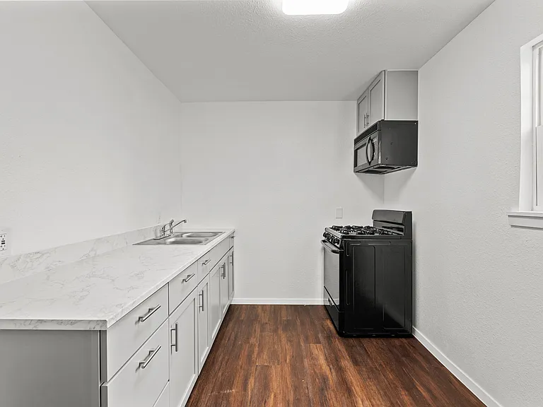 4524 Collins Ave — Photo 12