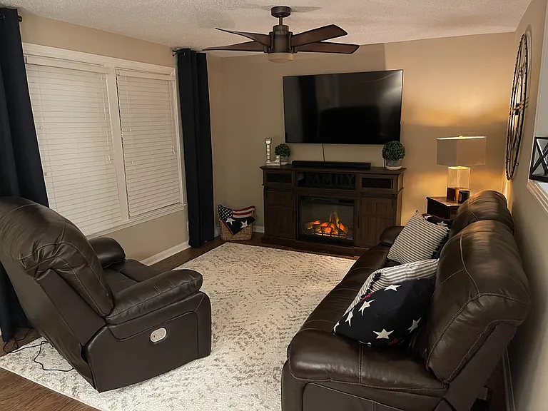 307 Swan Lake Dr — Photo 3