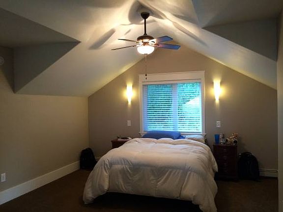 5th image of 989 Geranium Dr