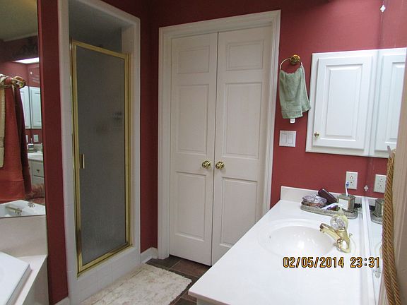 large shower with bench seat