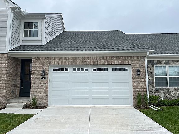 3rd image of 555 Heritage Pl #25