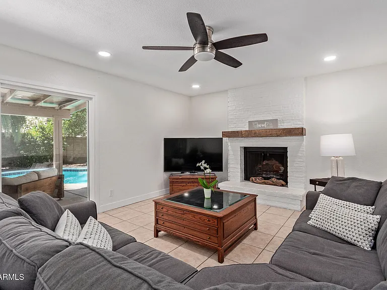 1347 W Lobo Ave — Photo 7