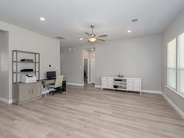 4104 Mockingbird Ln — Photo 6