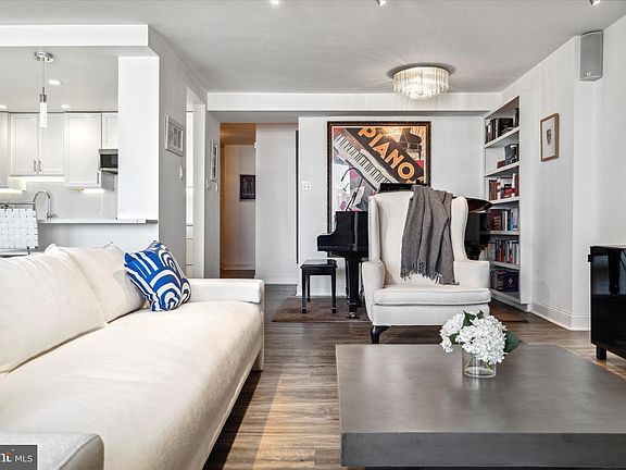 5th image of 604 S Washington Sq APT 2514