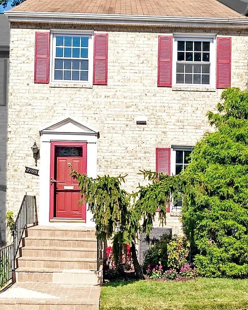 2105 Bucknell Ter — Photo 1