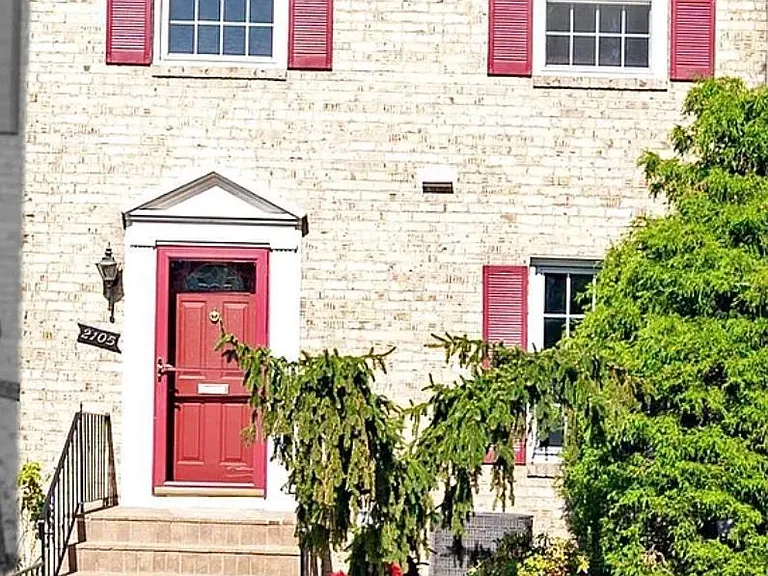 2105 Bucknell Ter — Photo 1