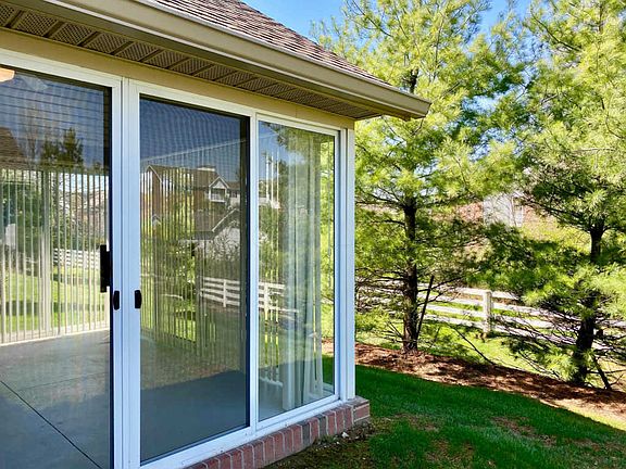 3rd image of 1313 Amberlea Dr W #8