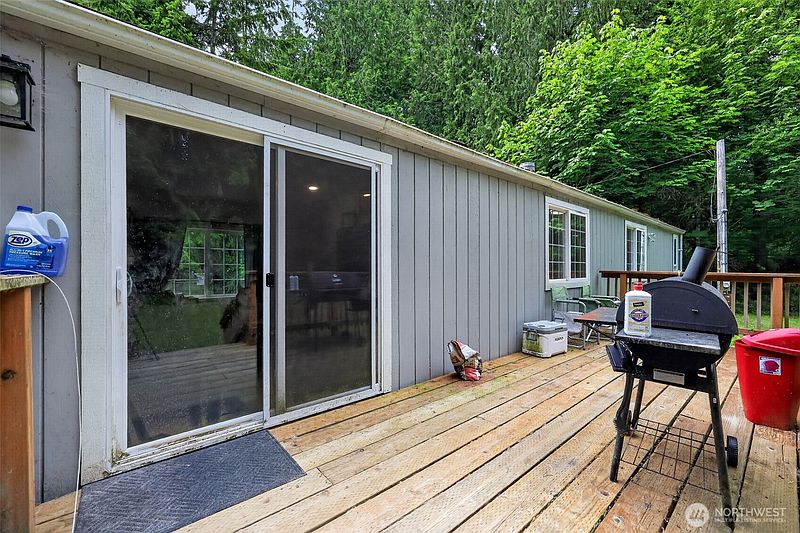 2nd image of 810 SE Totten Shores Drive