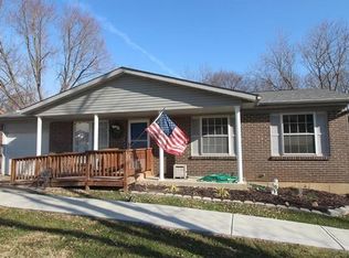 2209 Country Wood Dr, Imperial, MO 63052