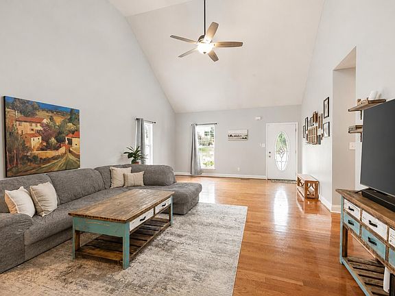 4th image of 263 Southern Oaks Dr SE