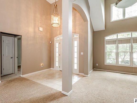 4th image of 2116 E Coachlight Dr